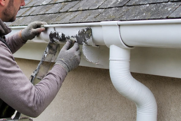 Travaux de zinguerie et pose de gouttière zinc et pvc